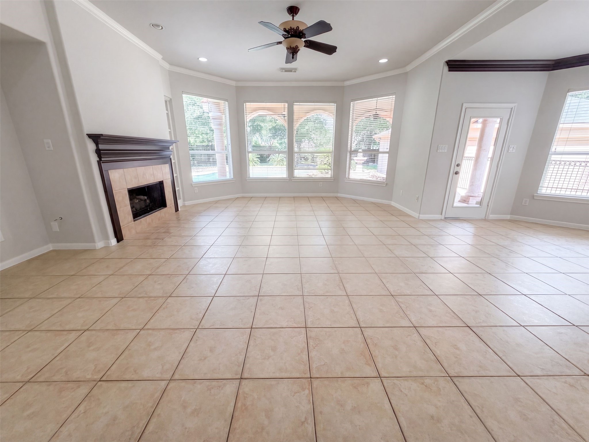 25722 Lake Springs Way Spring, TX 77373 - Photo 3 of 19 Gallery Image 3