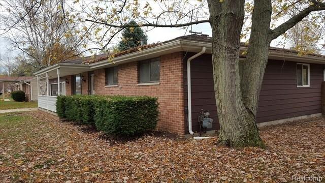 3457 Metcalf Road Fort Gratiot, MI 48059 - Photo 4 of 11 20151029_113725.jpg