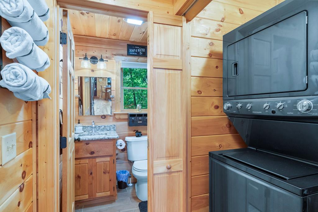 205 Copper Mountain Drive Murphy, NC 28906 - Photo 23 of 29 a kitchen with a refrigerator and a stove