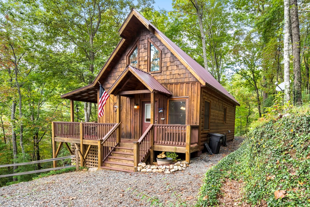 205 Copper Mountain Drive Murphy, NC 28906 - Photo 3 of 29 a front view of a house with garden