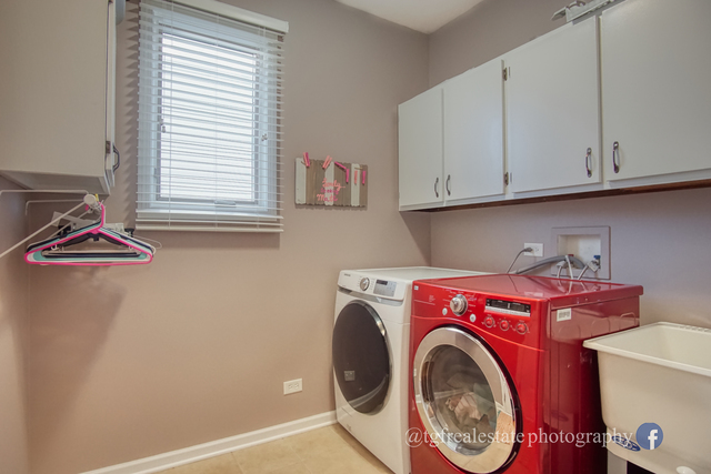 S643 Robbins Street Winfield, IL 60190 - Photo 10 of 40 a utility room with dryer and washer