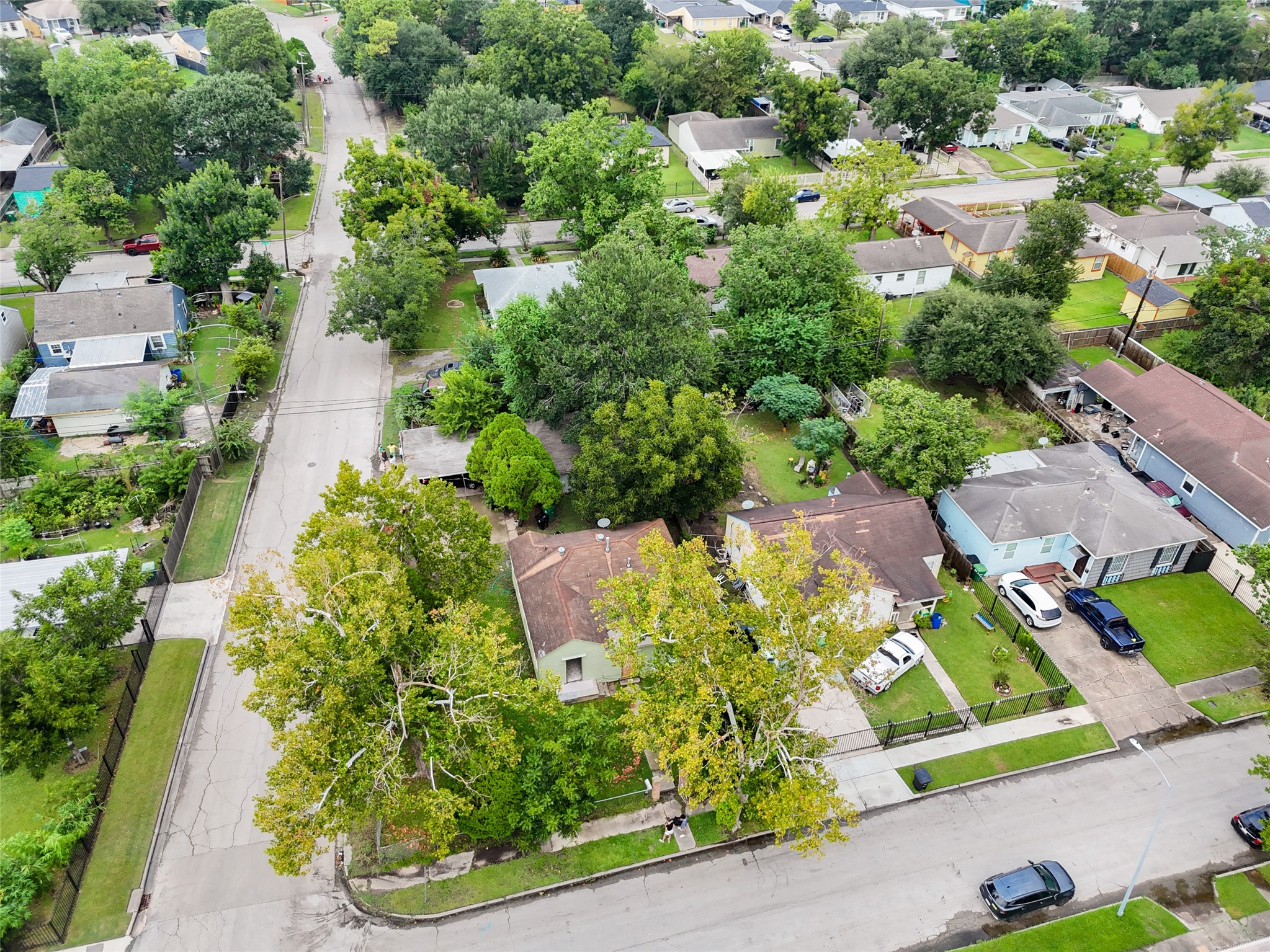 6701 Kernel Street Houston, TX 77087 - Photo 3 of 22 Large fully fenced corner lot