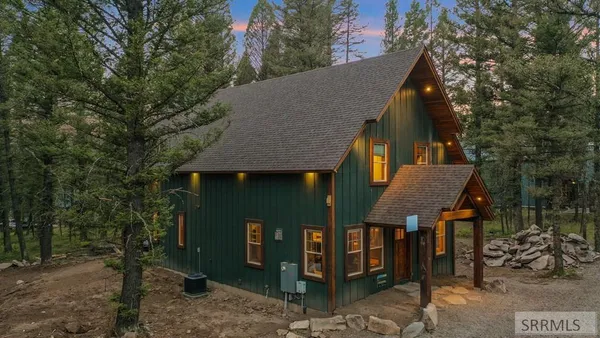 $950,000 | 3542 Glen Tree Drive, Island Park, ID 83429