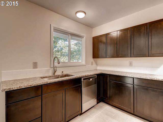 6444 Southwest Radcliff Street Portland, OR 97219 - Photo 7 of 16 Gallery Image 7