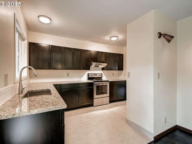 6444 Southwest Radcliff Street Portland, OR 97219 - Photo 8 of 16 Gallery Image 8