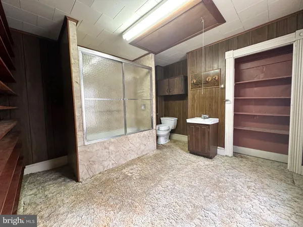 a bathroom with a toilet and a shower
