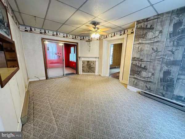 a view of empty room with painted walls