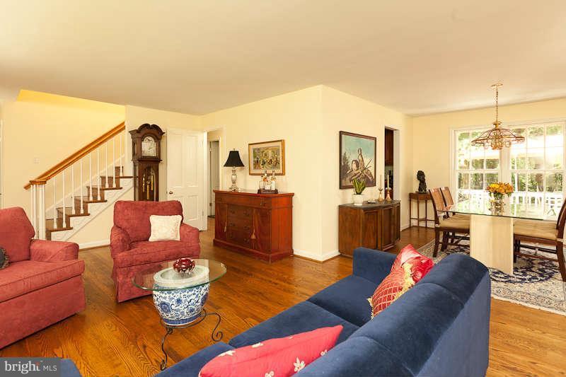 470 Ednor Road Ashton, MD 20861 - Photo 17 of 30 Living Room