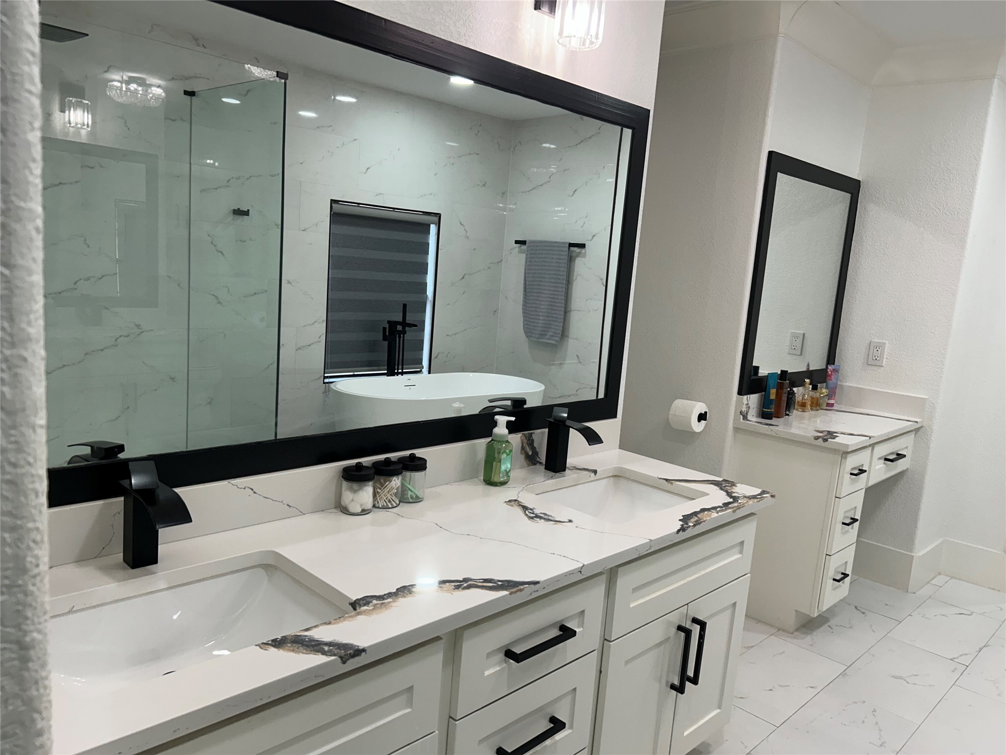 16346 St Helena Way Houston, TX 77053 - Photo 17 of 33 PRIMARY BATH HAS THREE SINKS