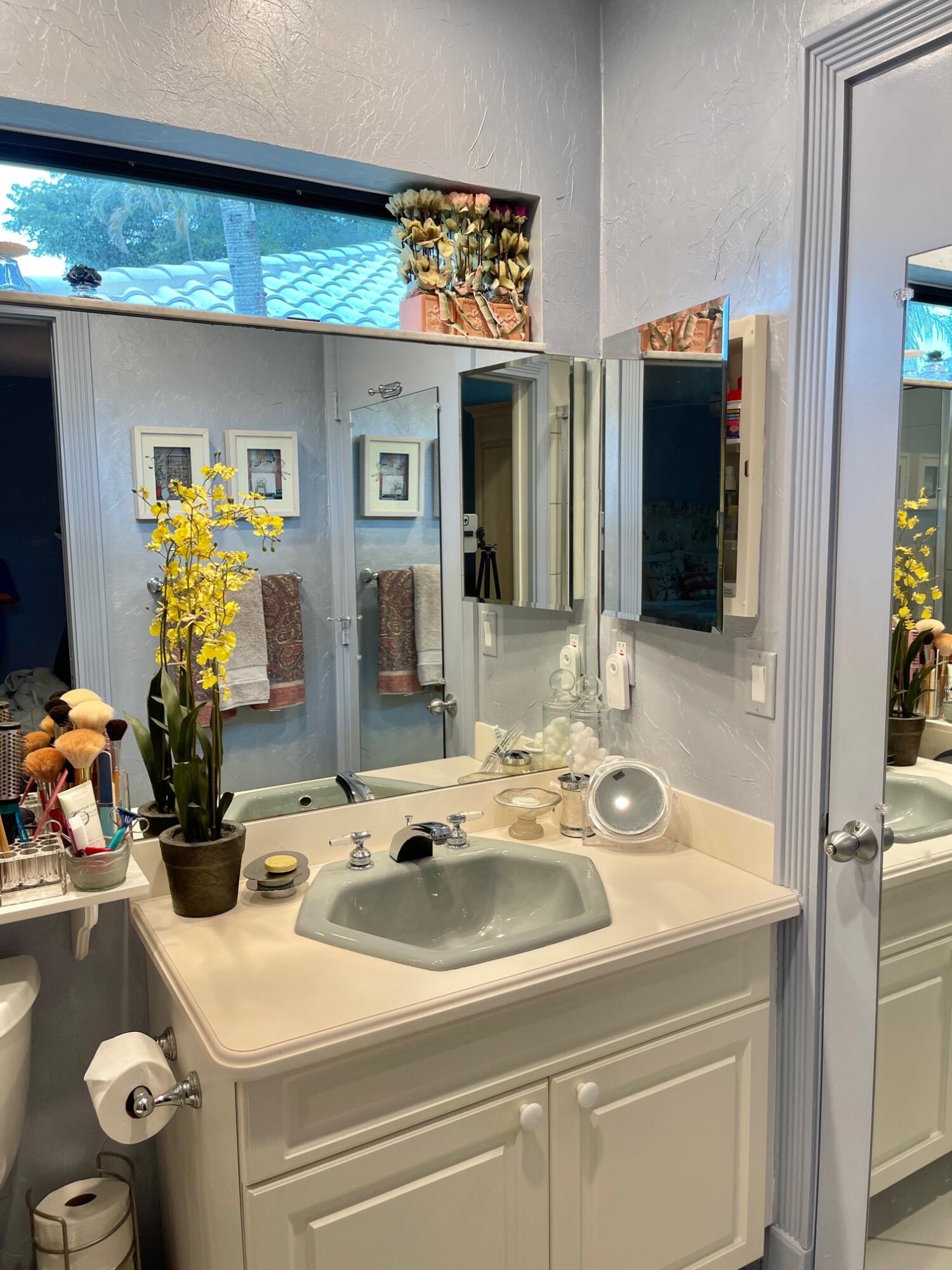 10217 Spyglass Way Boca Raton, FL 33498 - Photo 17 of 27 Guest Bathroom