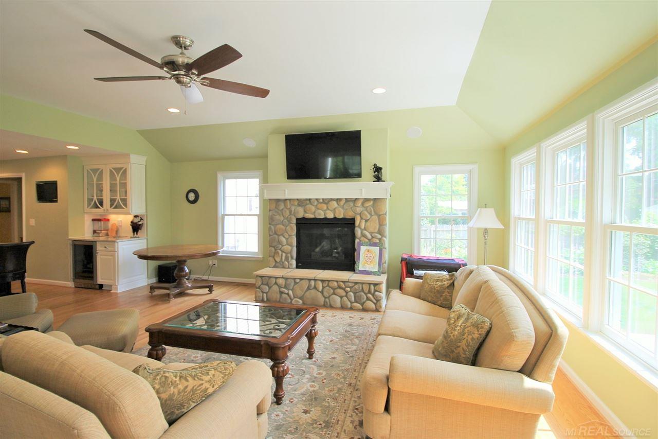 945 Trombley Road Grosse Pointe, MI 48230 - Photo 23 of 62 31388796-22.JPG