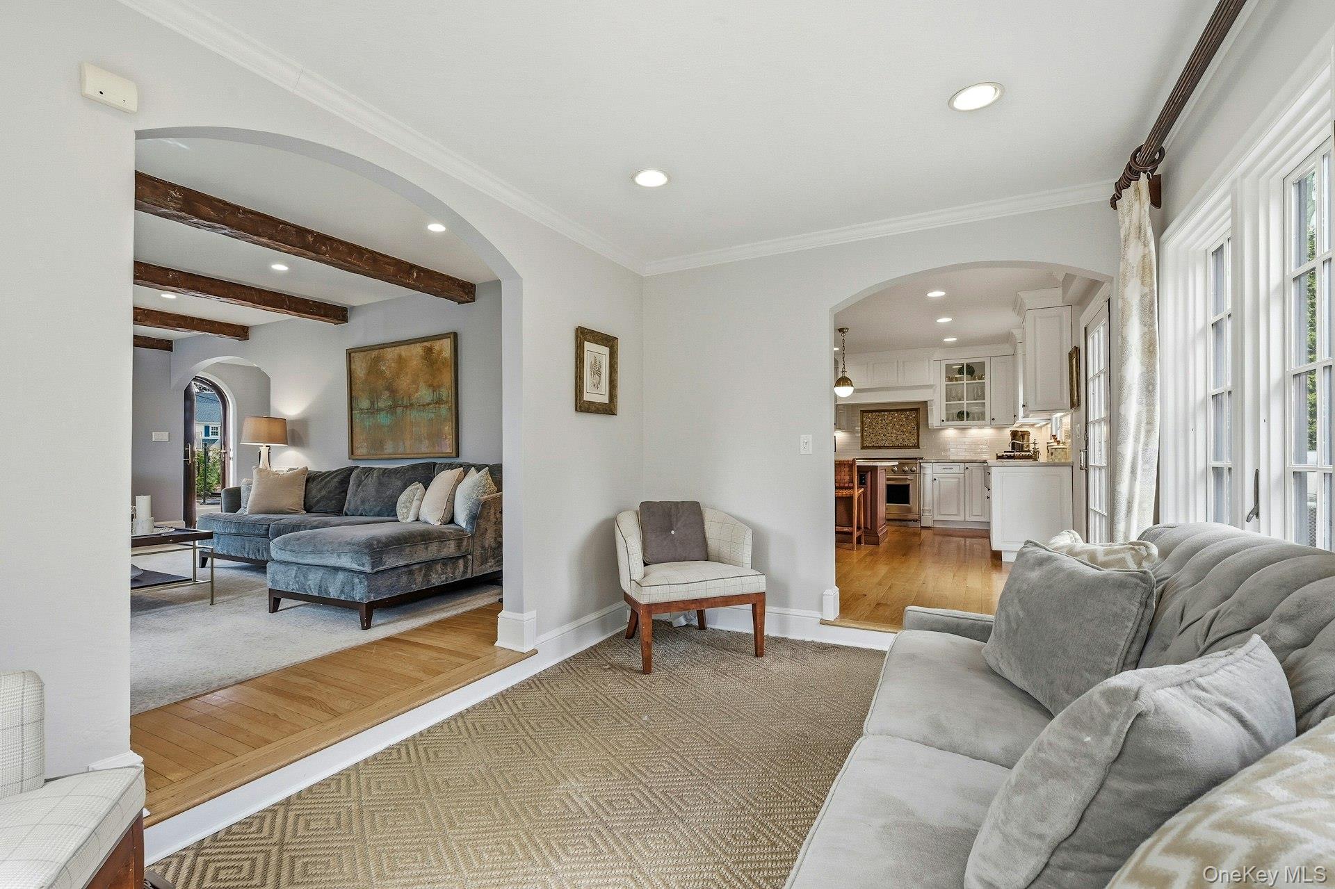 106 Thayer Road Manhasset, NY 11030 - Photo 11 of 40