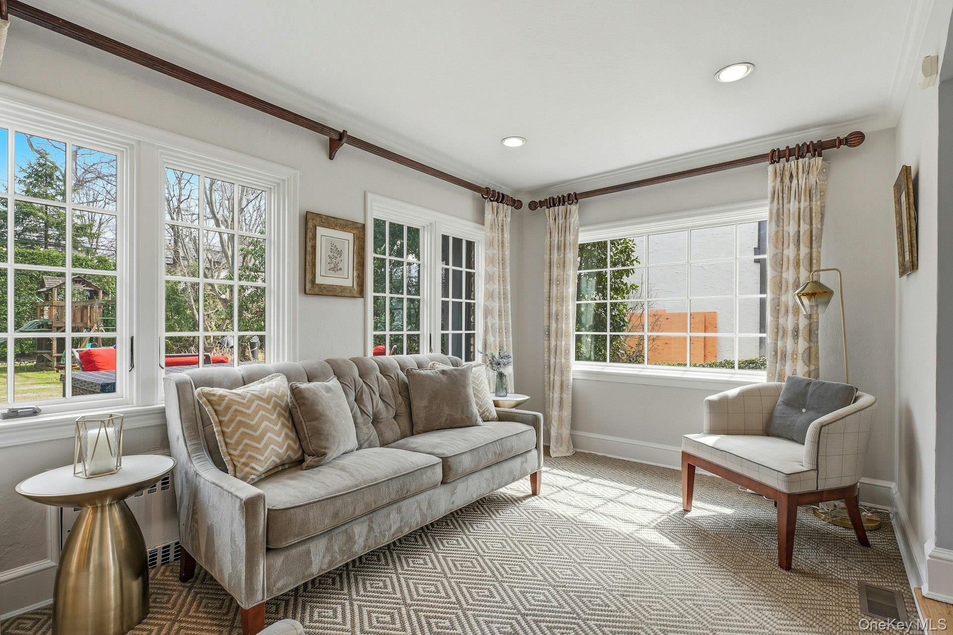 106 Thayer Road Manhasset, NY 11030 - Photo 12 of 40