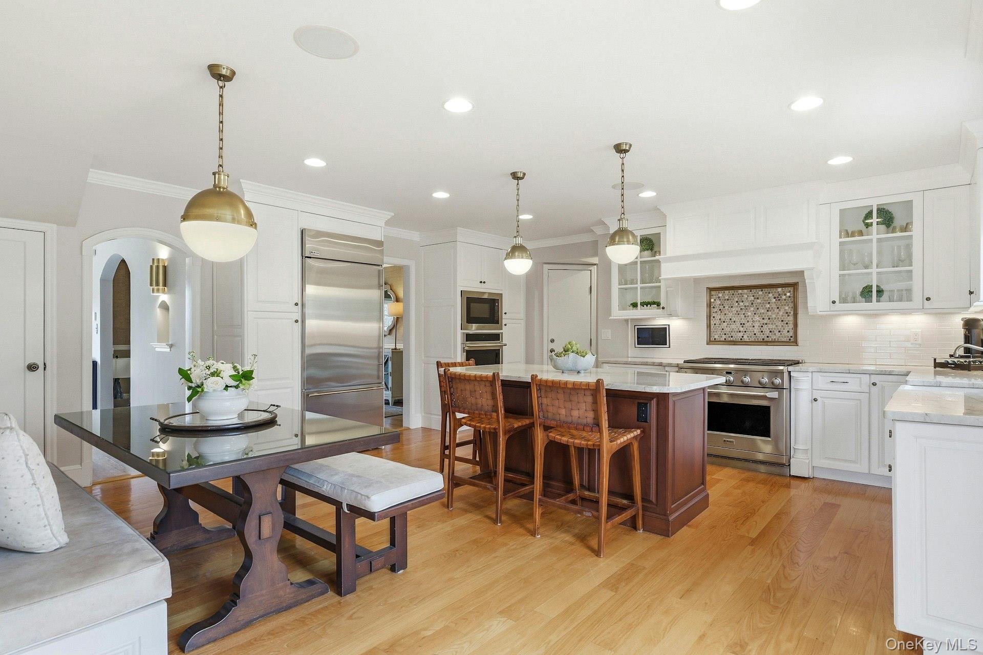 106 Thayer Road Manhasset, NY 11030 - Photo 13 of 40