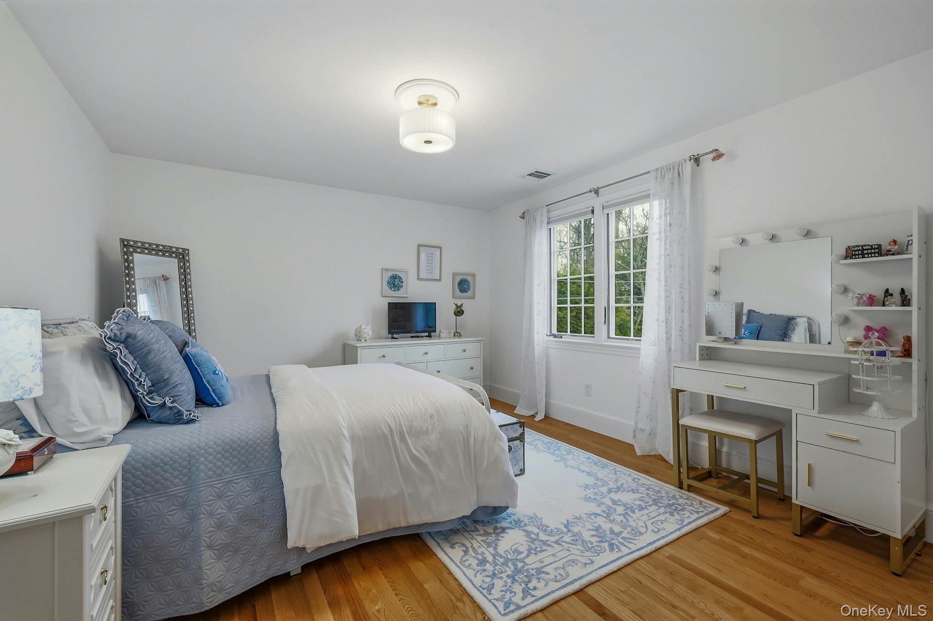 106 Thayer Road Manhasset, NY 11030 - Photo 26 of 40