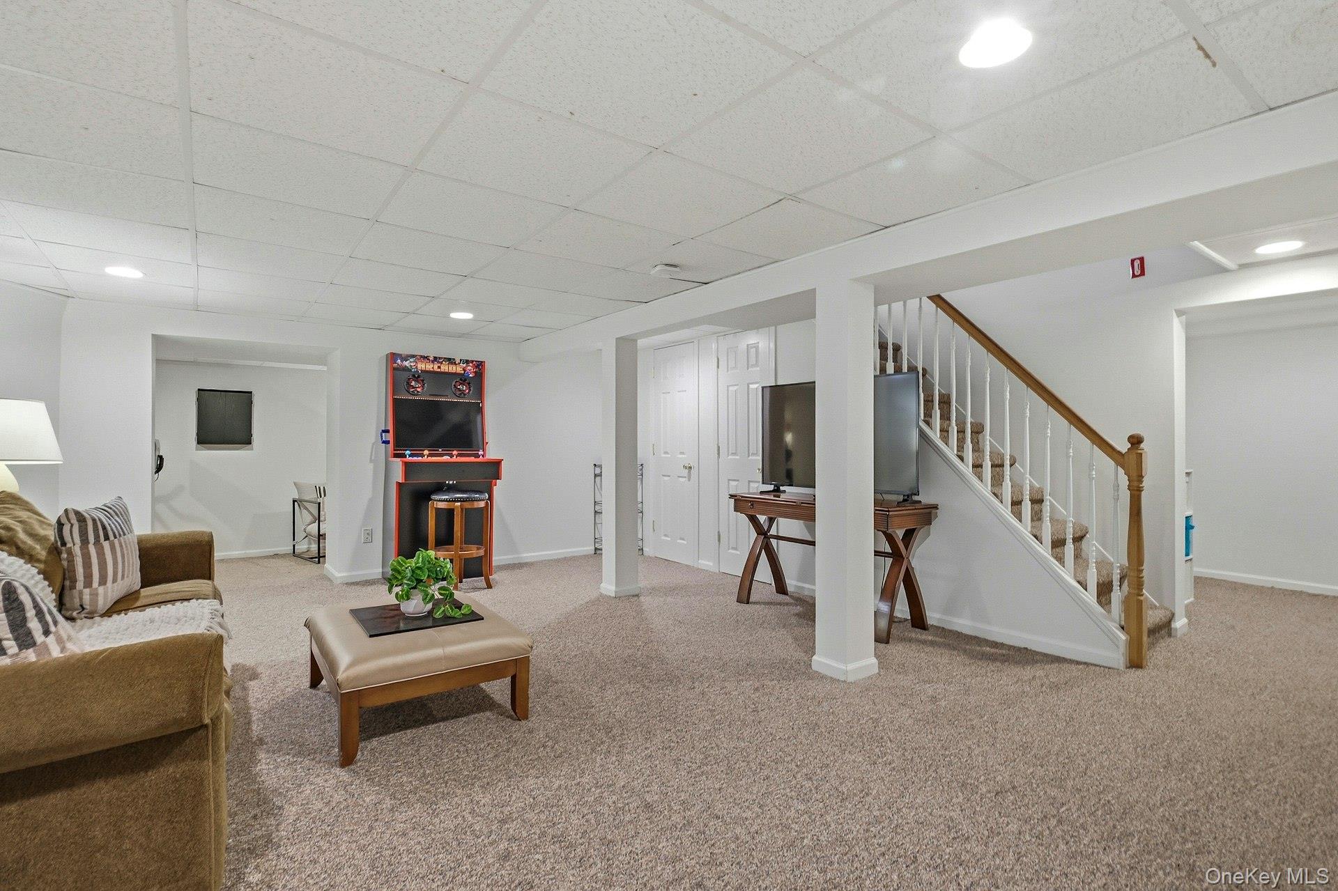 106 Thayer Road Manhasset, NY 11030 - Photo 31 of 40