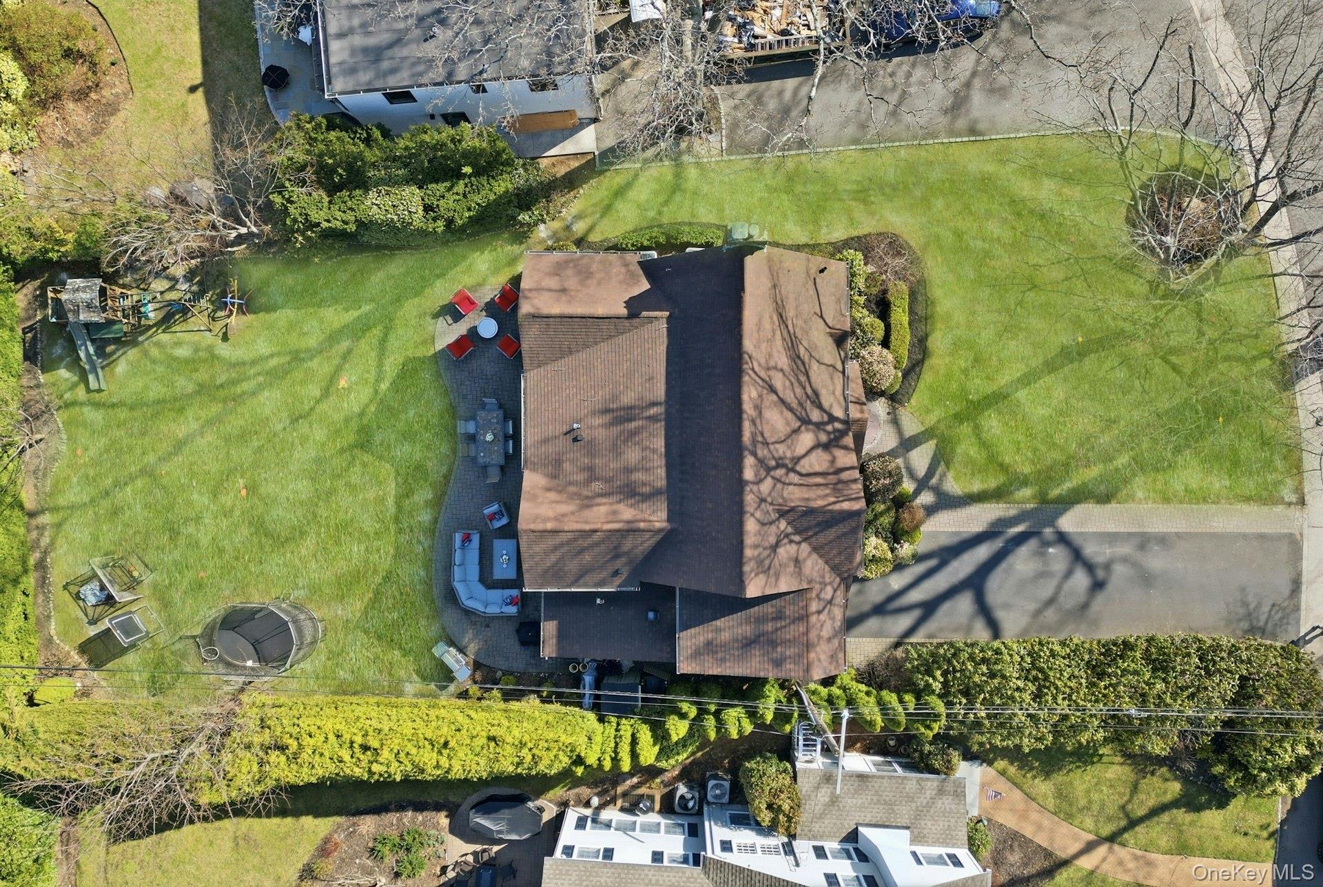 106 Thayer Road Manhasset, NY 11030 - Photo 38 of 40