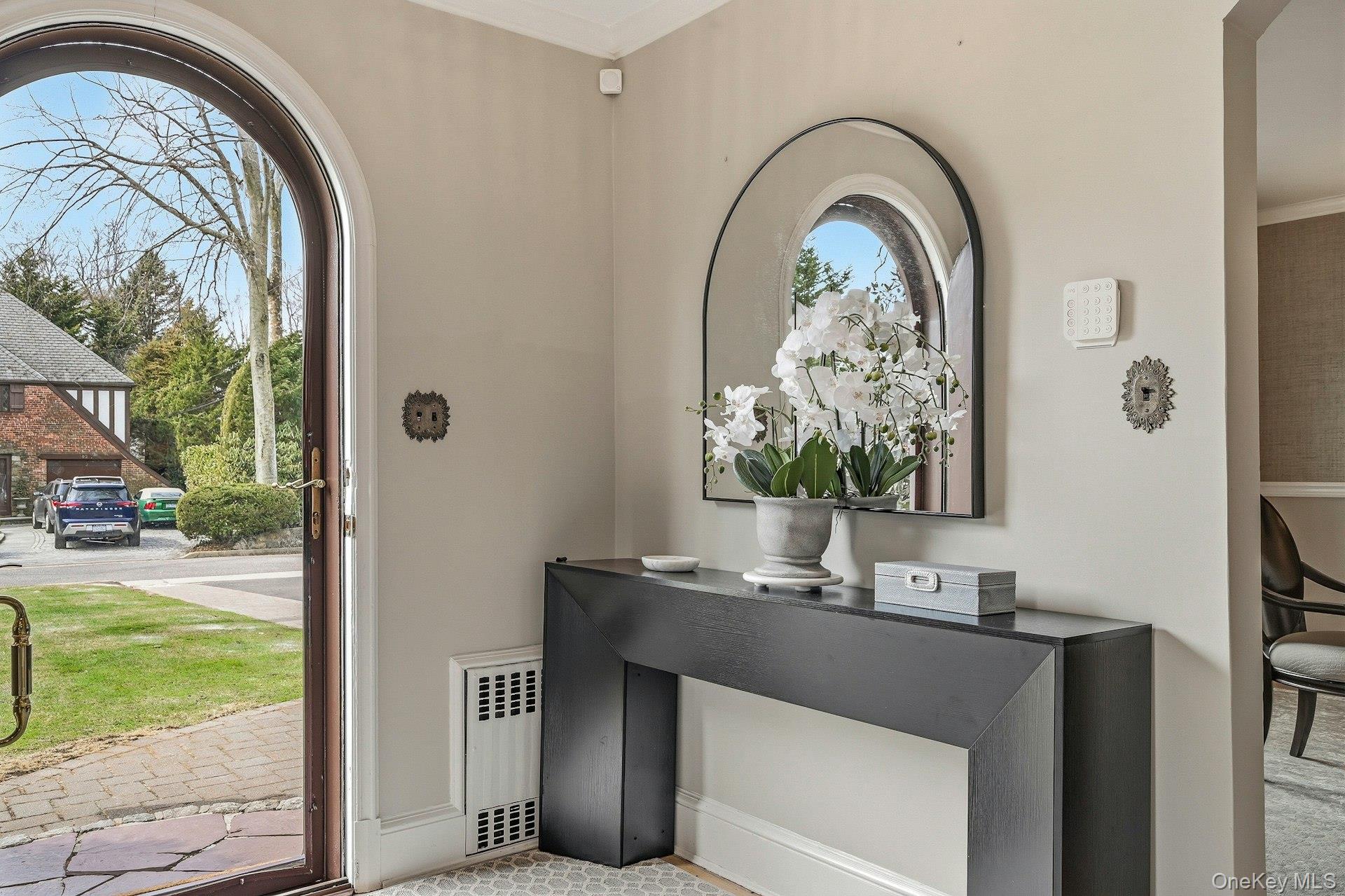 106 Thayer Road Manhasset, NY 11030 - Photo 5 of 40