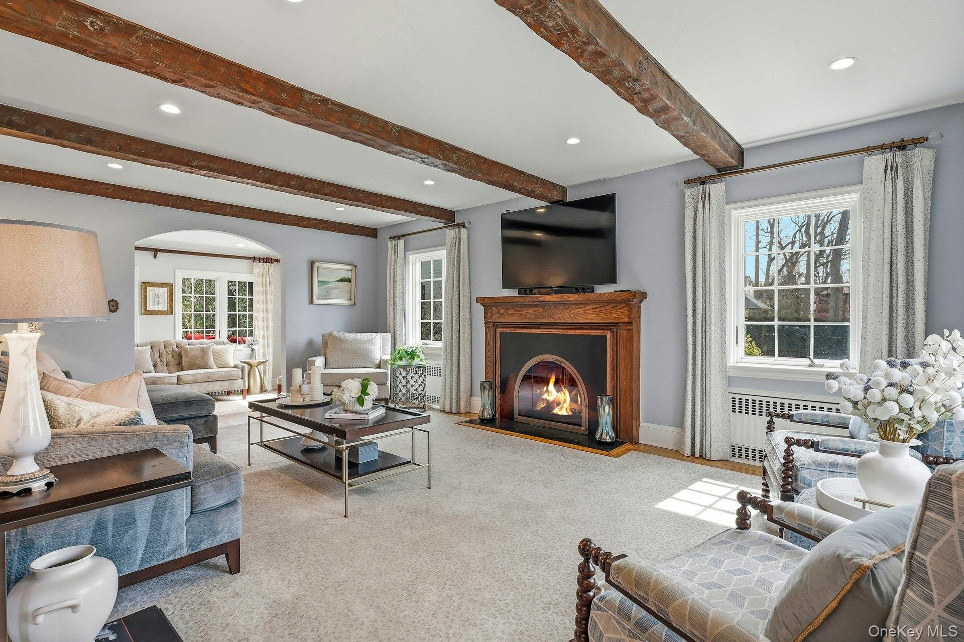 106 Thayer Road Manhasset, NY 11030 - Photo 6 of 40