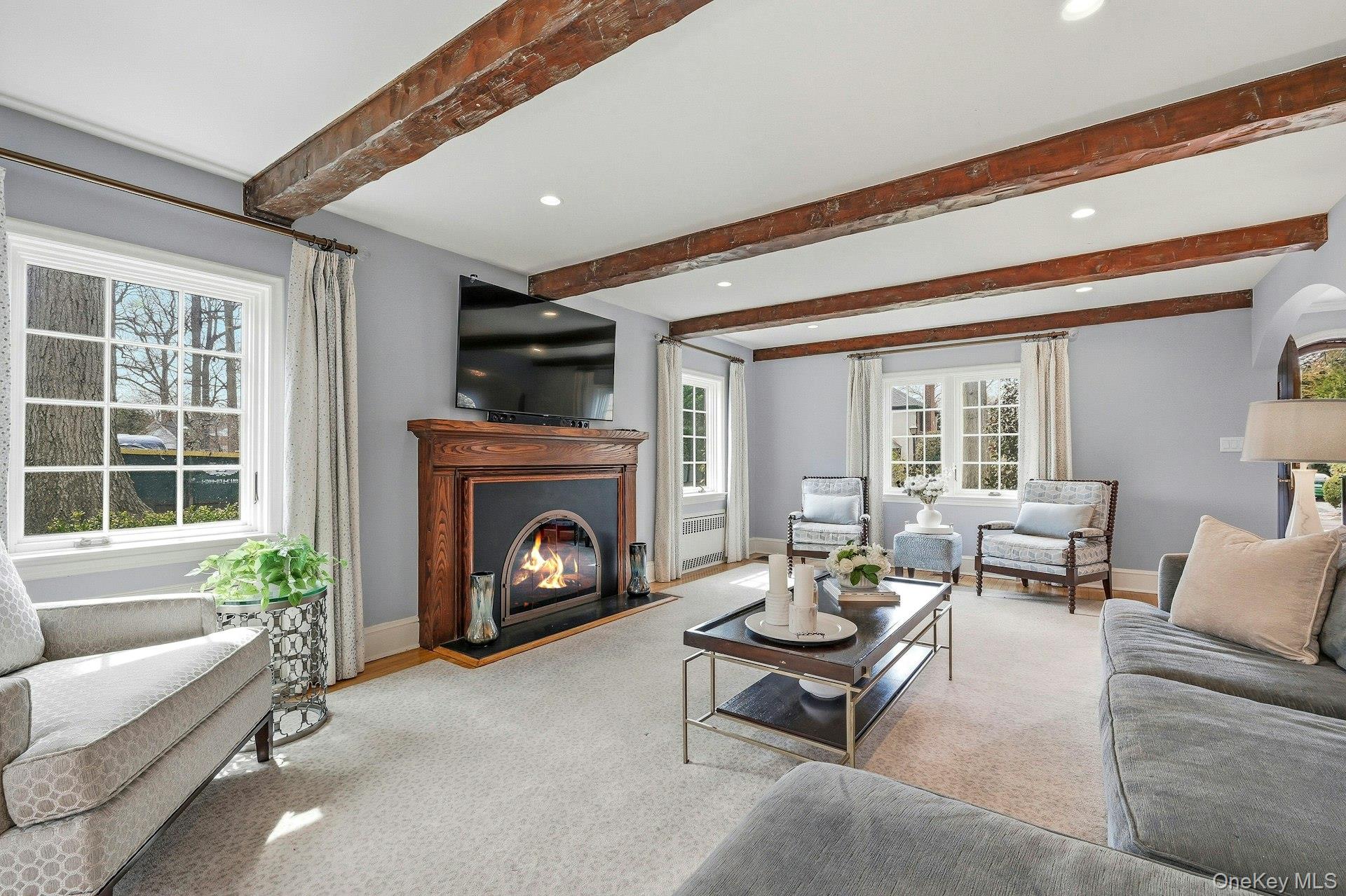 106 Thayer Road Manhasset, NY 11030 - Photo 10 of 40