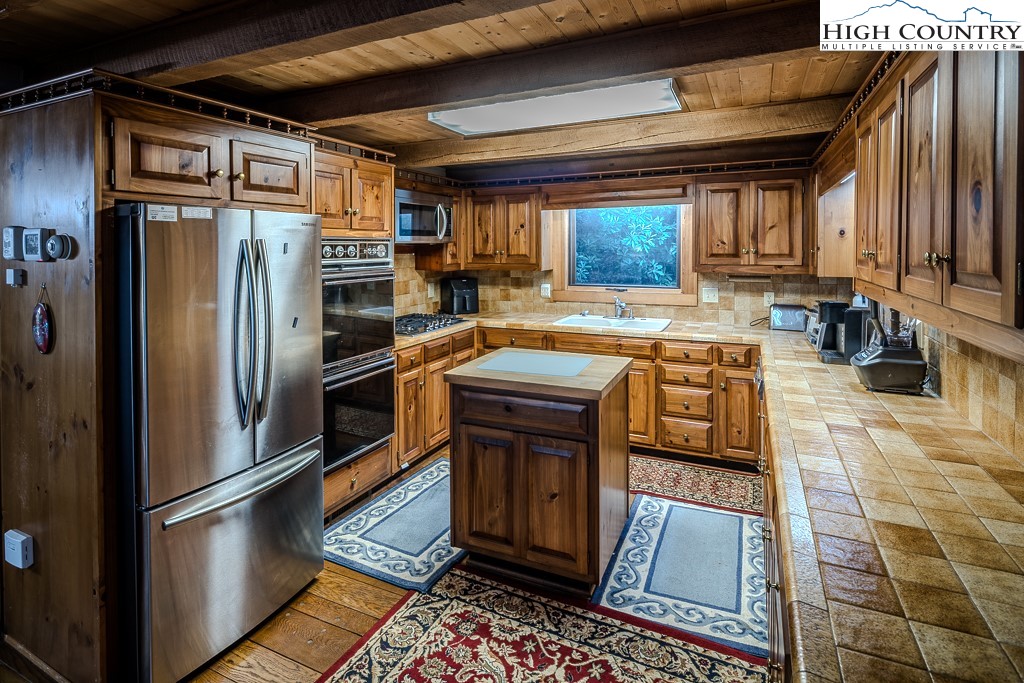 1104 Dogwood Boone, NC 28607 - Photo 7 of 36