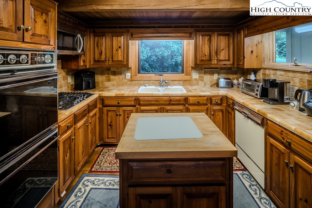 1104 Dogwood Boone, NC 28607 - Photo 8 of 36