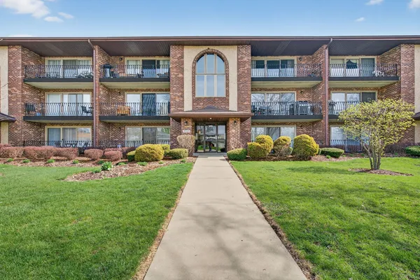 $240,000 | 7545 Sheridan Drive, Unit 23D, Willowbrook, IL 60527
