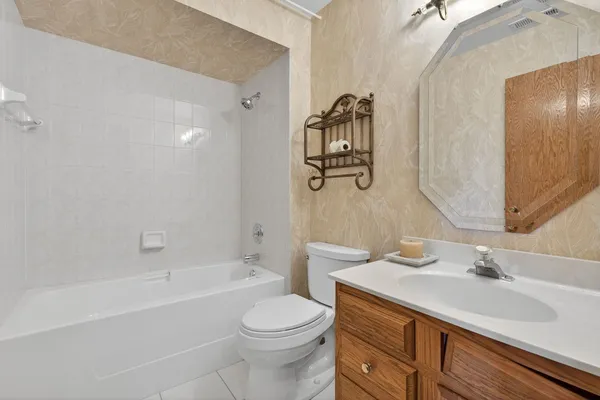 $240,000 | 7545 Sheridan Drive, Unit 23D, Willowbrook, IL 60527