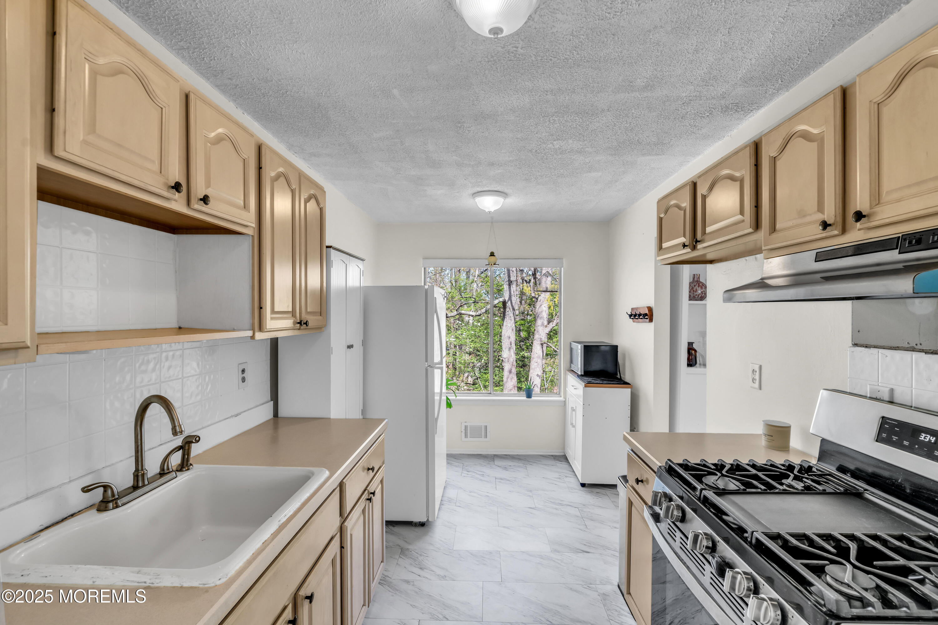 6 Robin Road, Unit 1000 Howell, NJ 07731 - Photo 16 of 39 019_dsc09109_791