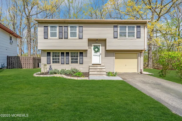 $449,000 | 6 Robin Road, Unit 1000, Howell, NJ 07731