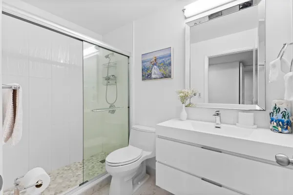 $236,900 | 15492 Lakes Of Delray Boulevard, Unit 203, Delray Beach, FL 33484