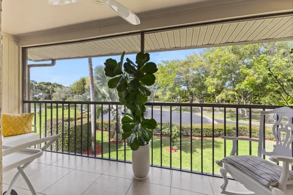 $236,900 | 15492 Lakes Of Delray Boulevard, Unit 203, Delray Beach, FL 33484