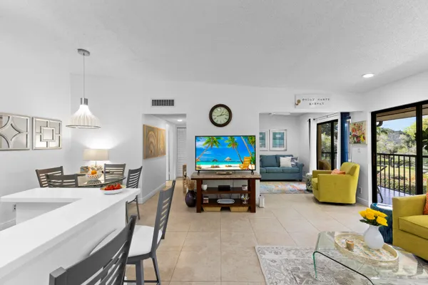 $236,900 | 15492 Lakes Of Delray Boulevard, Unit 203, Delray Beach, FL 33484