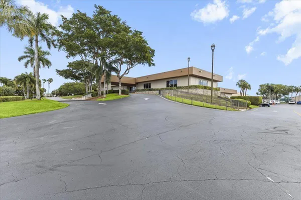$236,900 | 15492 Lakes Of Delray Boulevard, Unit 203, Delray Beach, FL 33484