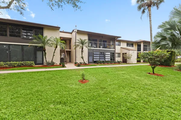 $236,900 | 15492 Lakes Of Delray Boulevard, Unit 203, Delray Beach, FL 33484
