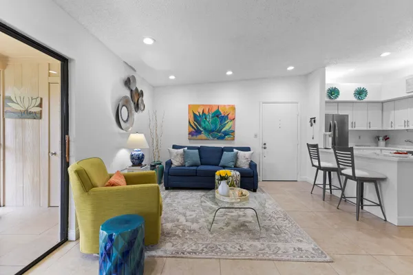 $236,900 | 15492 Lakes Of Delray Boulevard, Unit 203, Delray Beach, FL 33484