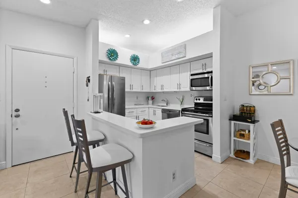 $236,900 | 15492 Lakes Of Delray Boulevard, Unit 203, Delray Beach, FL 33484