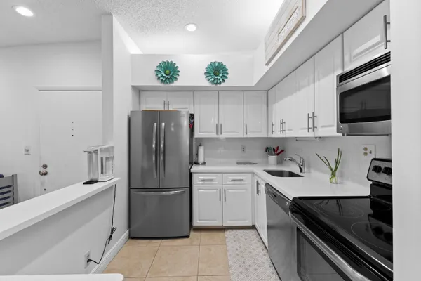 $236,900 | 15492 Lakes Of Delray Boulevard, Unit 203, Delray Beach, FL 33484