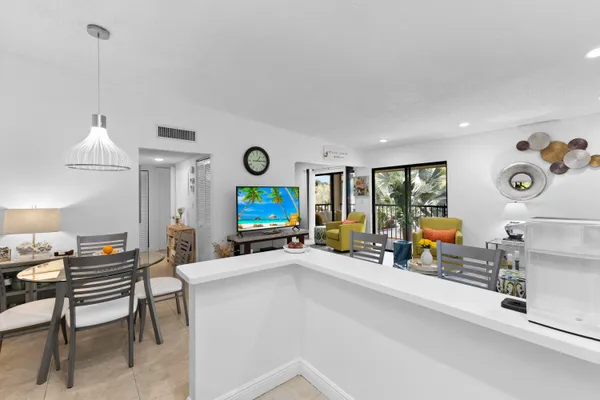 $236,900 | 15492 Lakes Of Delray Boulevard, Unit 203, Delray Beach, FL 33484