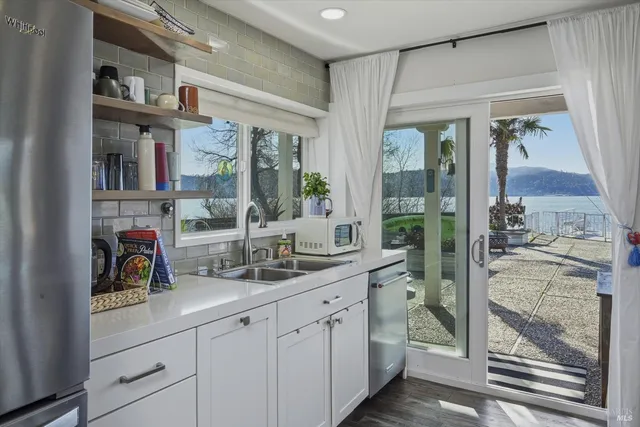 $690,000 | 13319 Lakeshore Drive, Clearlake, CA 95422