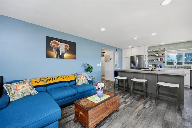 $690,000 | 13319 Lakeshore Drive, Clearlake, CA 95422