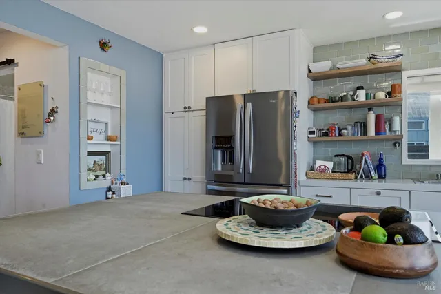 $690,000 | 13319 Lakeshore Drive, Clearlake, CA 95422