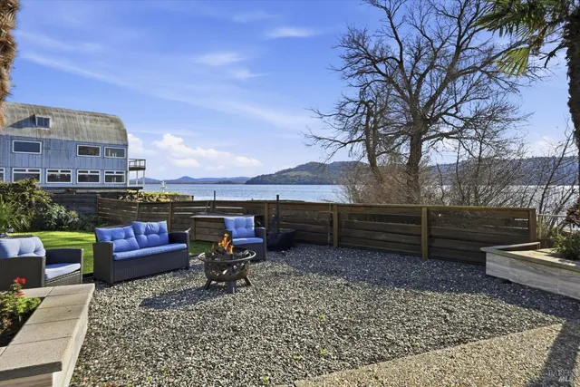 $690,000 | 13319 Lakeshore Drive, Clearlake, CA 95422