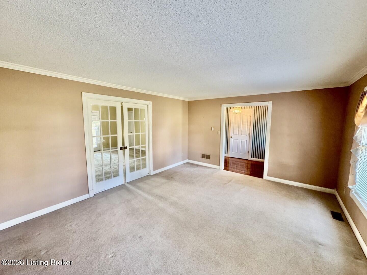 135 Brookside Drive Springfield, KY 40069 - Photo 4 of 46 003_Living Room