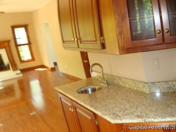 400 Clipper Road Springfield, IL 62711 - Photo 10 of 23