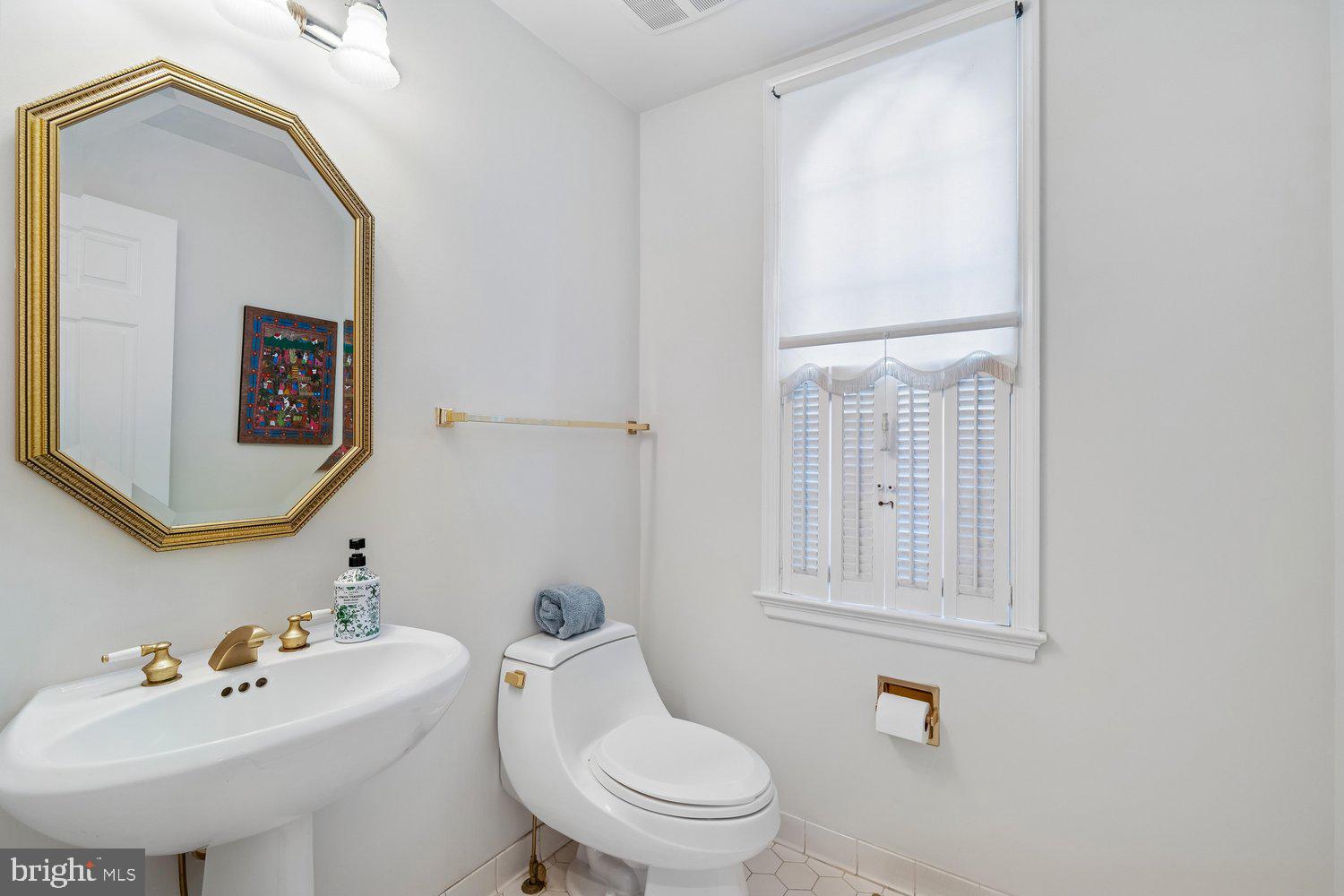 5105 Warren Place Northwest Washington, DC 20016 - Photo 12 of 39 Powder Room