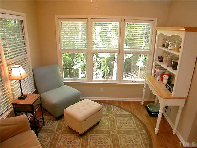 23 Thorne Ridge Drive Durham, NC 27713 - Photo 13 of 25 Breakfast Area