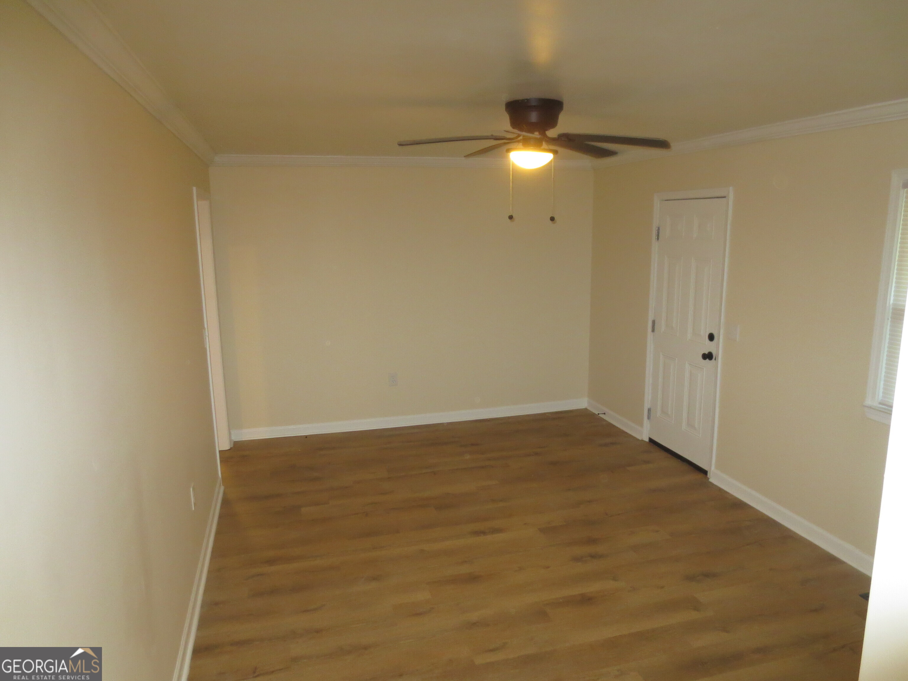141 Wall Street Warner Robins, GA 31088 - Photo 5 of 16 a view of an empty room