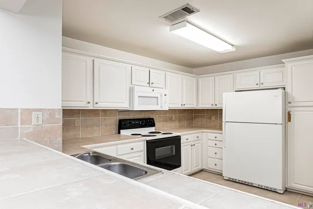 $140,000 | 5143 Nicholson Drive, Unit B52, Baton Rouge, LA 70820