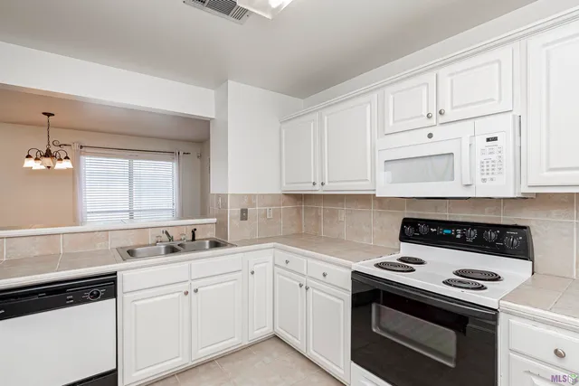 $140,000 | 5143 Nicholson Drive, Unit B52, Baton Rouge, LA 70820